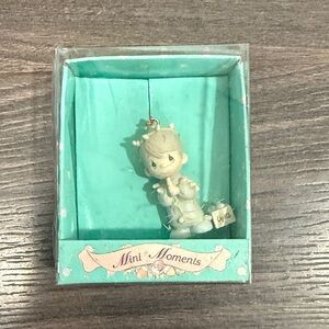 NWT Mini Moments Figurine 11:23